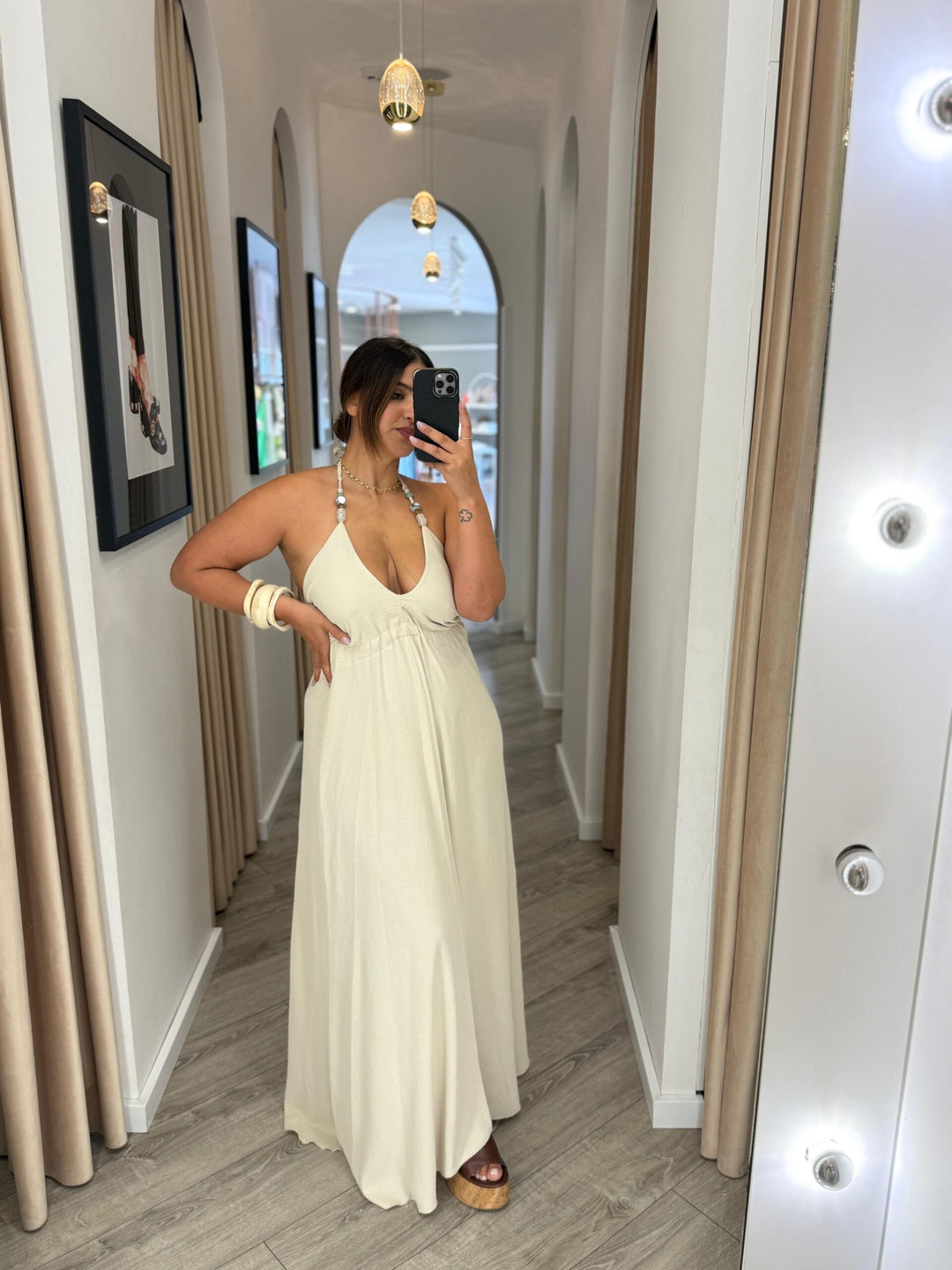 VESTIDO COMPRIDO FLUÍDO BEGE PONTO CHIC