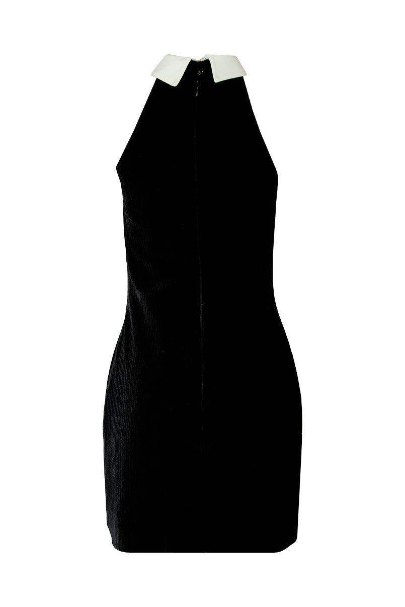 VESTIDO DE VELUDO PRETO COM APLICAÇÃO EM JOÍAS SAHOCO