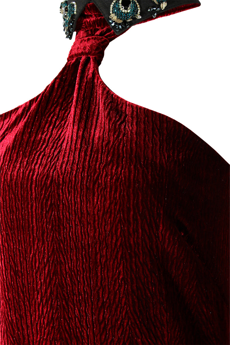VESTIDO DE VELUDO COM APLICAÇÃO EM JOÍAS SAHOCO