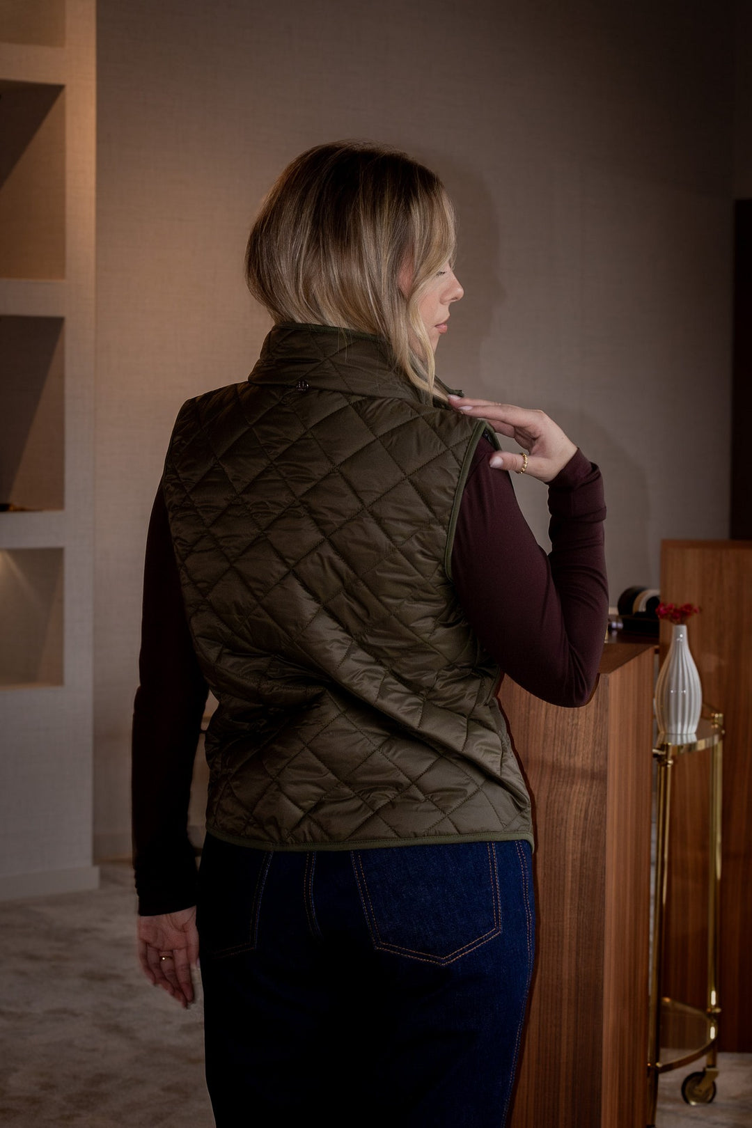 COLETE ACOLCHOADO VERDE TROPA COM INTERIOR ESTAMPADO RUGA