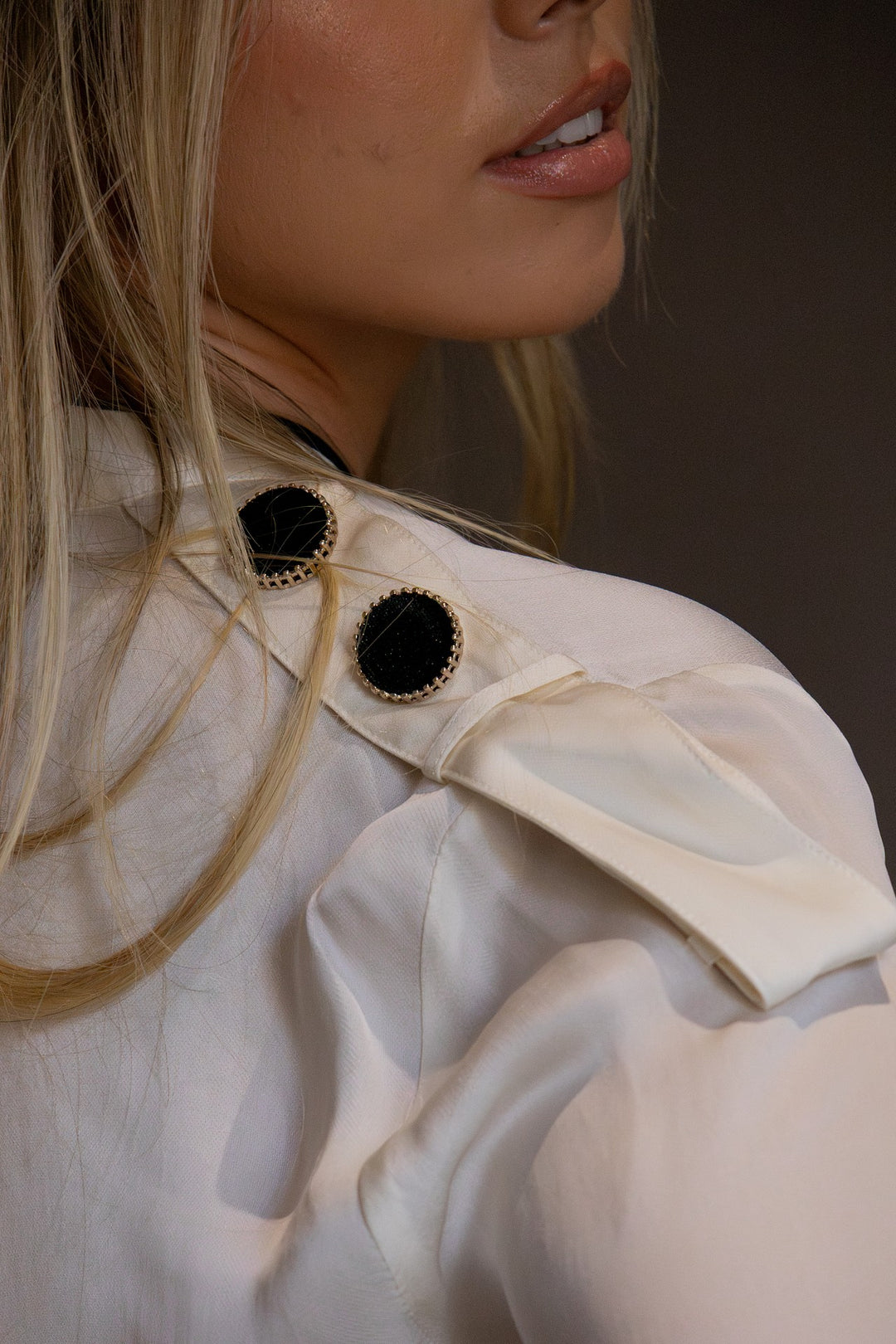BLUSA SEDA COM DETALHES DE BOTÕES FRACOMINA