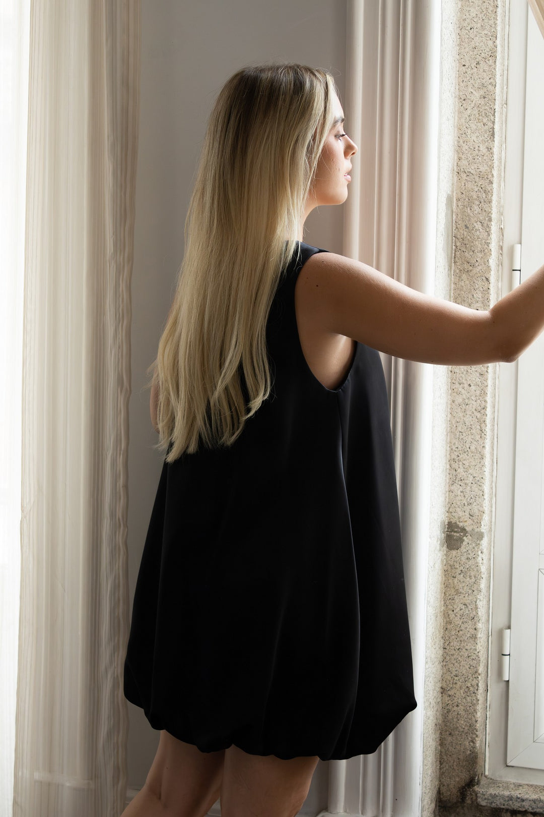 VESTIDO PRETO FLUÍDO ELEH