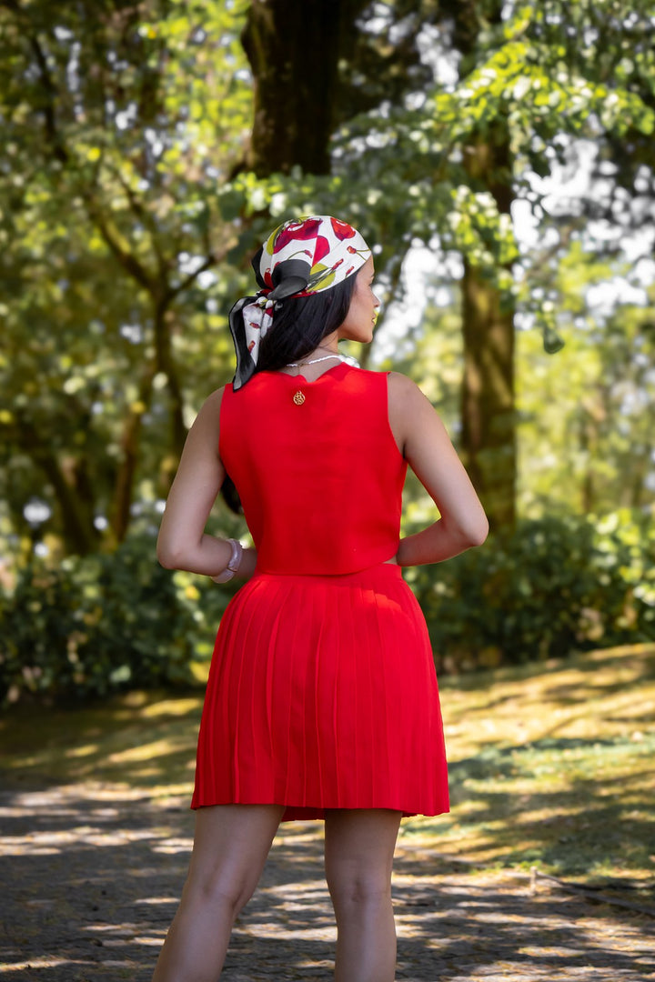 TOP VERMELHO COM BOTÕES DOURADOS SAHOCO