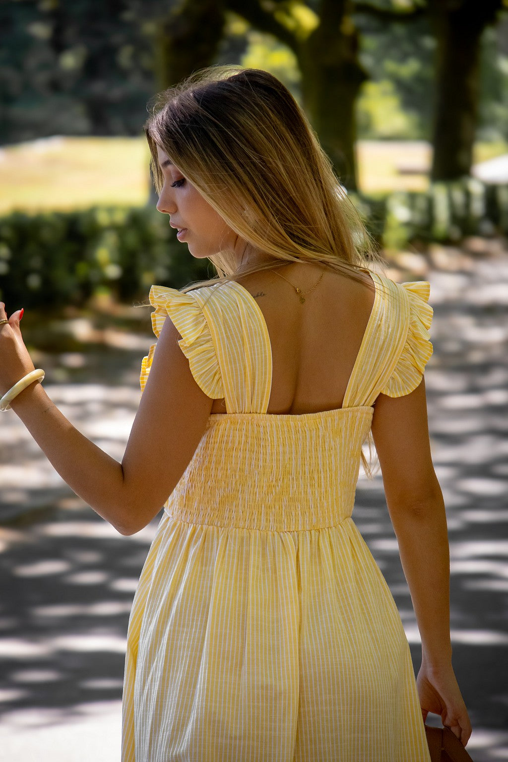VESTIDO MIDI COM RISCA AMARELA PONTO CHIC