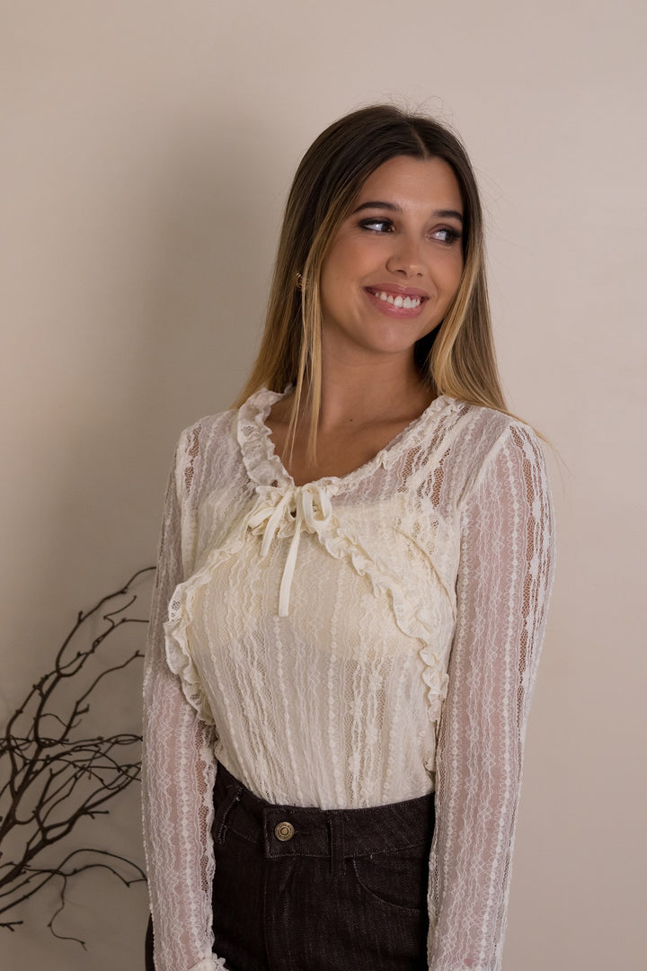TOP RENDA CREME COM CARDIGAN PONTO CHIC