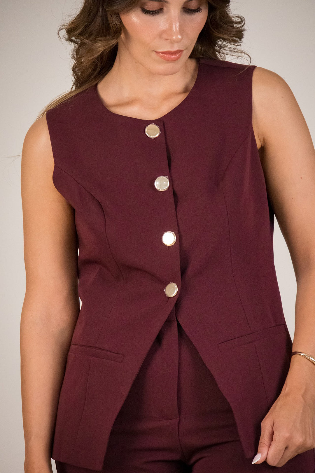 CONJUNTO BORDO COLETE E PANTALONA PONTO CHIC