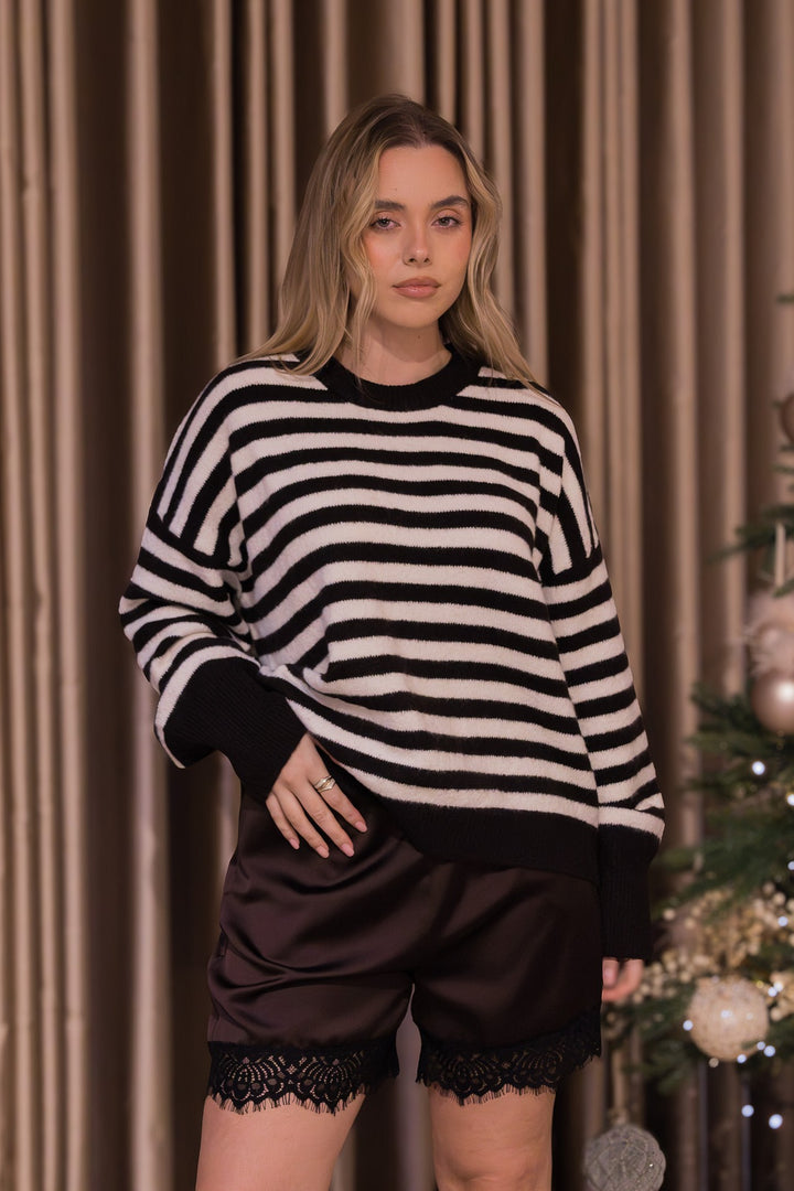 CAMISOLA DE MALHA ÀS RISCAS PRETA PONTO CHIC