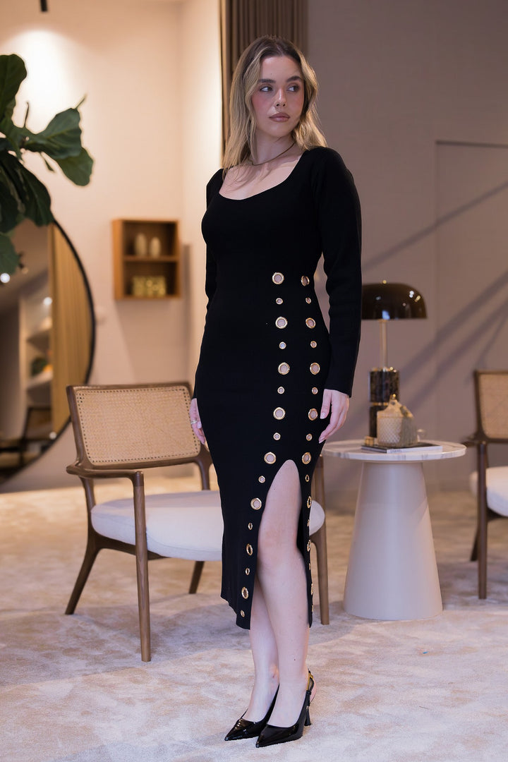 VESTIDO PRETO COM DETALHES DOURADOS PONTO CHIC