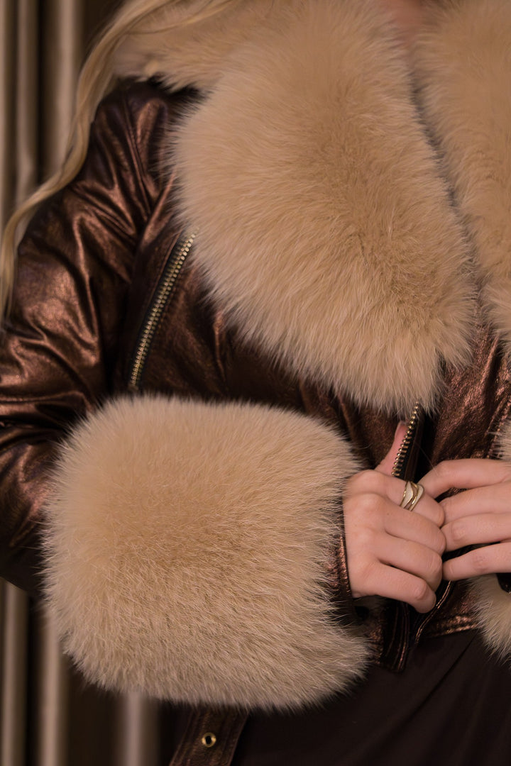 CASACO DE PELE COM GOLA E PUNHOS EM PELO FLO&amp;CLO