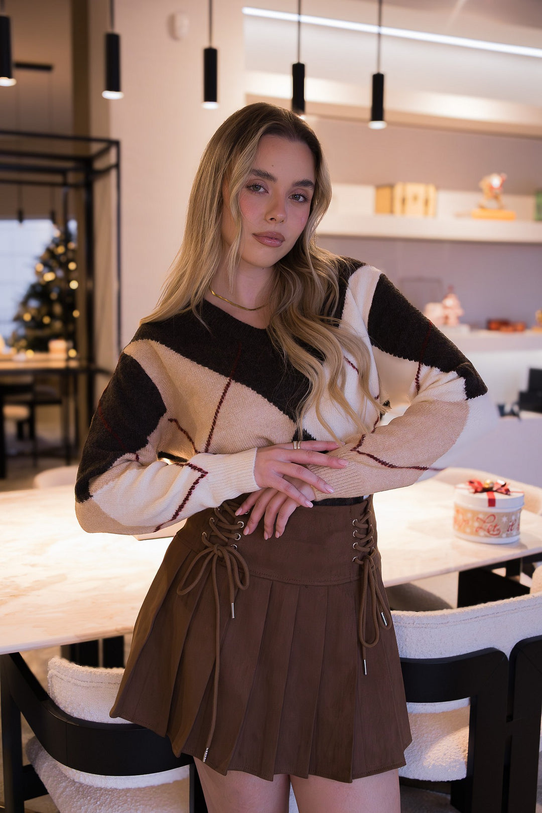 CAMISOLA TRICOT GEOMÉTRICA CASTANHO E CRU PONTO CHIC