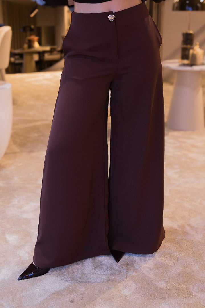 CALÇA CASTANHA COM BOTÃO DOURADO PONTO CHIC