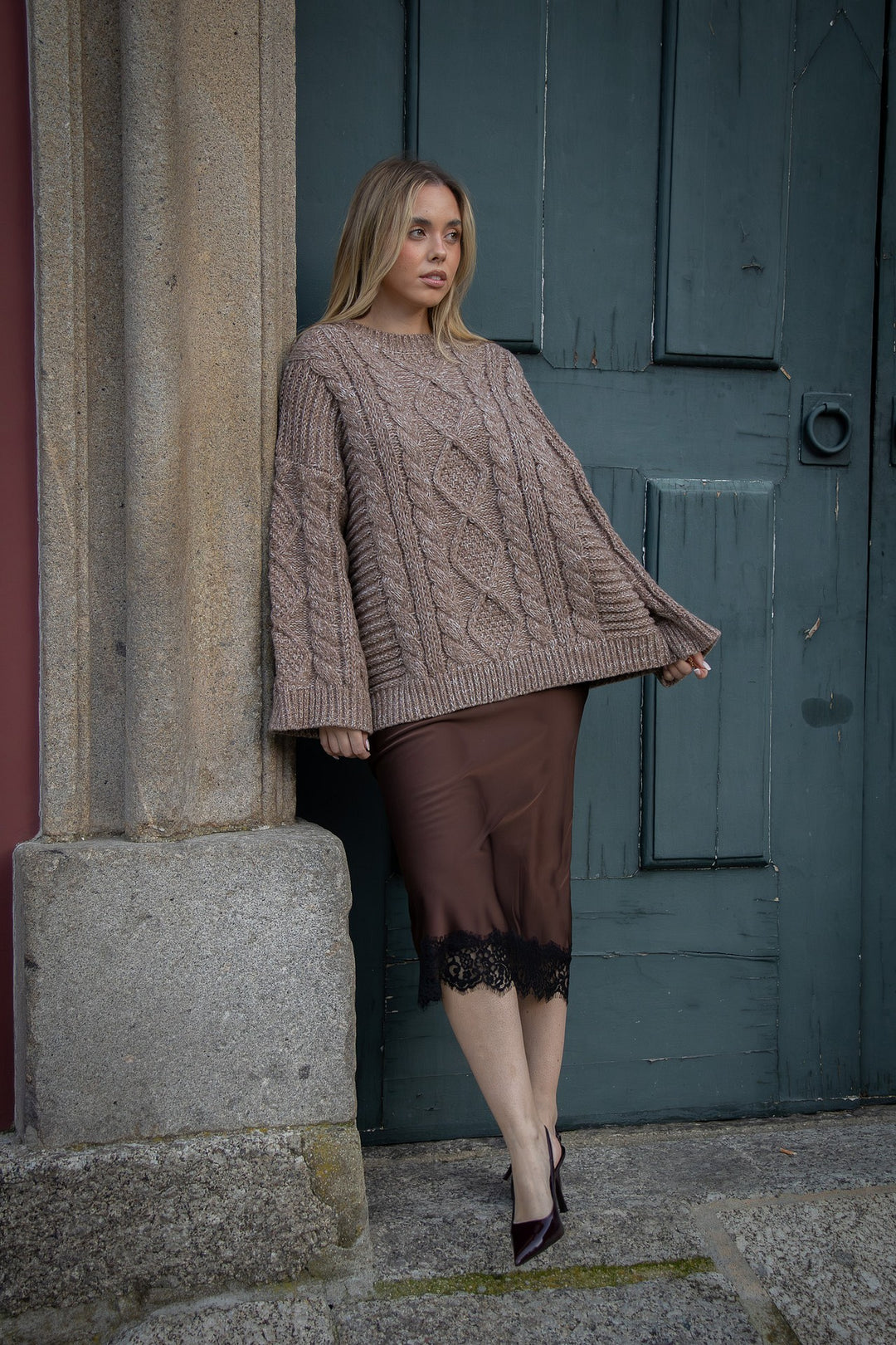SAIA MIDI CASTANHA COM RENDA PONTO CHIC