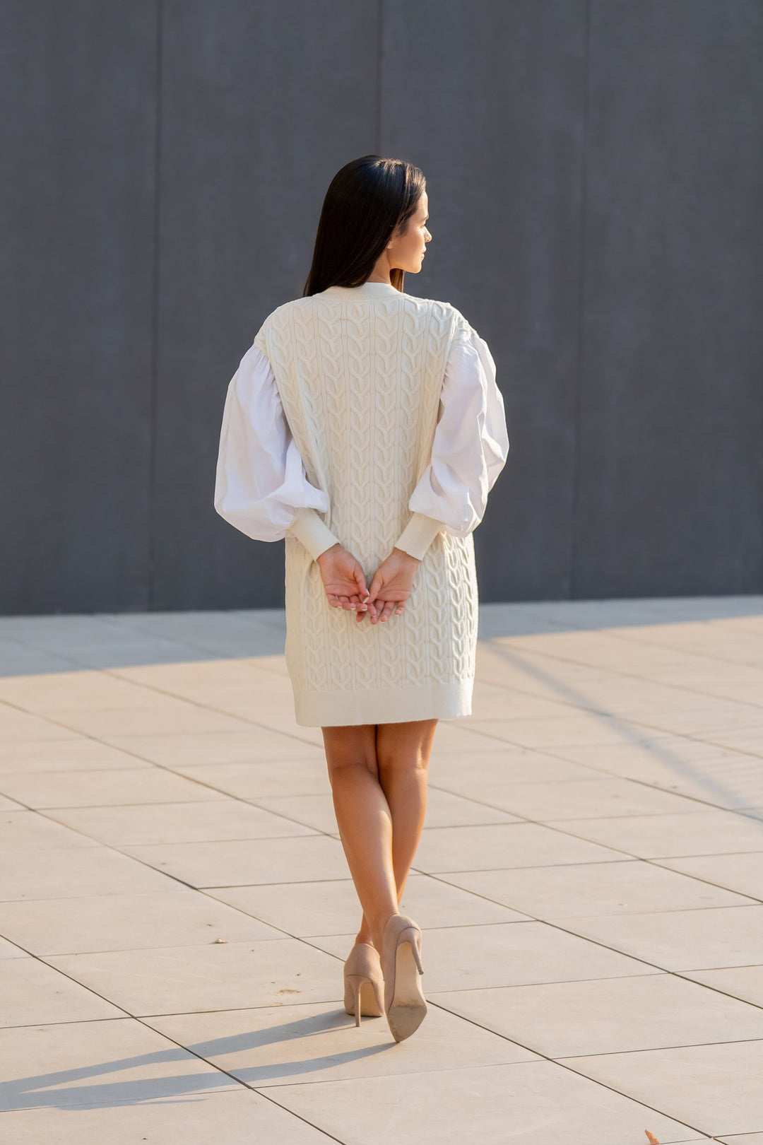 VESTIDO DE MALHA COM MANGA EM TECIDO RUGA