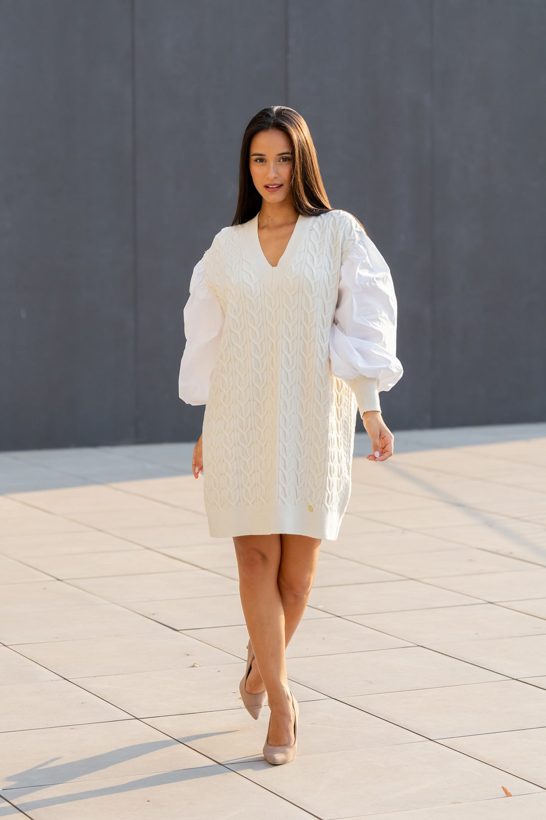 VESTIDO DE MALHA COM MANGA EM TECIDO RUGA