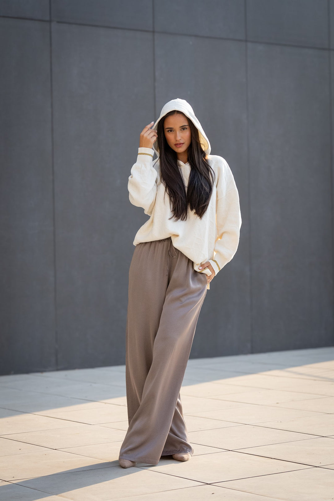 CALÇA TAUPE COM ELÁSTICO RUGA
