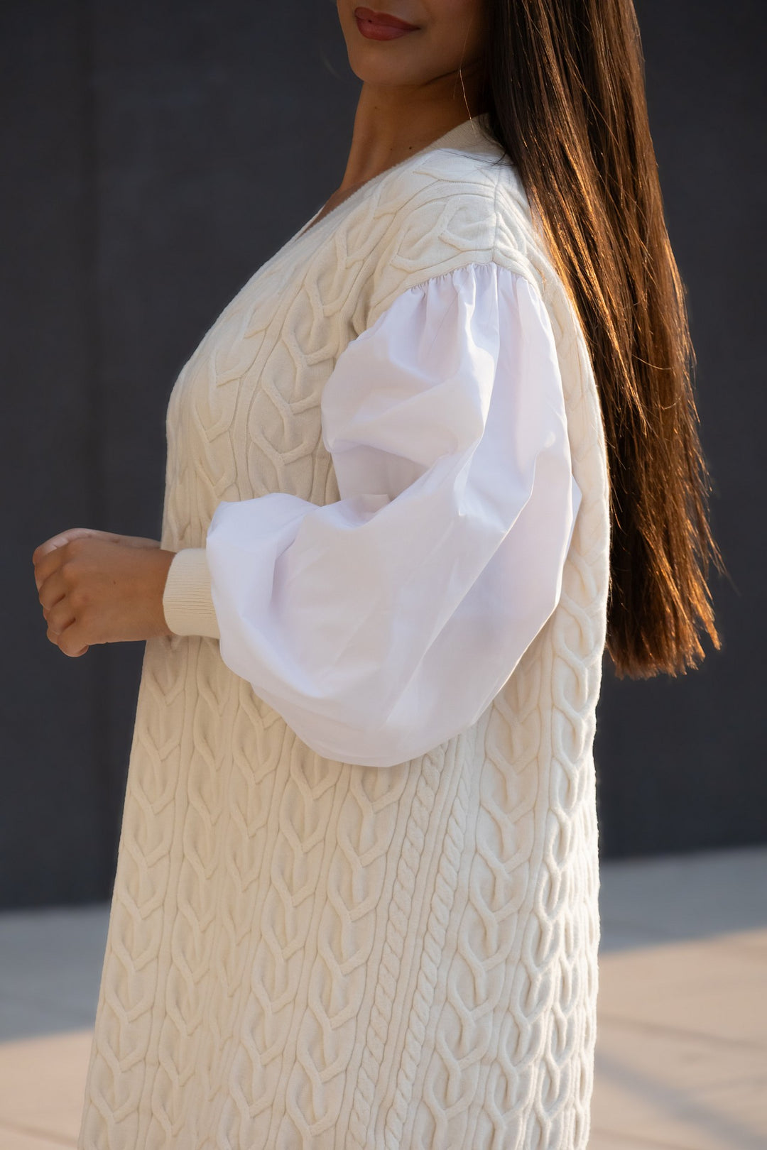 VESTIDO DE MALHA COM MANGA EM TECIDO RUGA