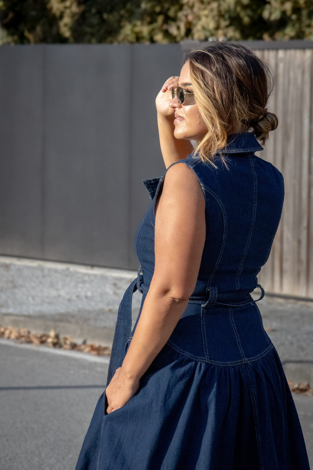 VESTIDO CAMISEIRO SEM MANGAS EM DENIM PONTO CHIC