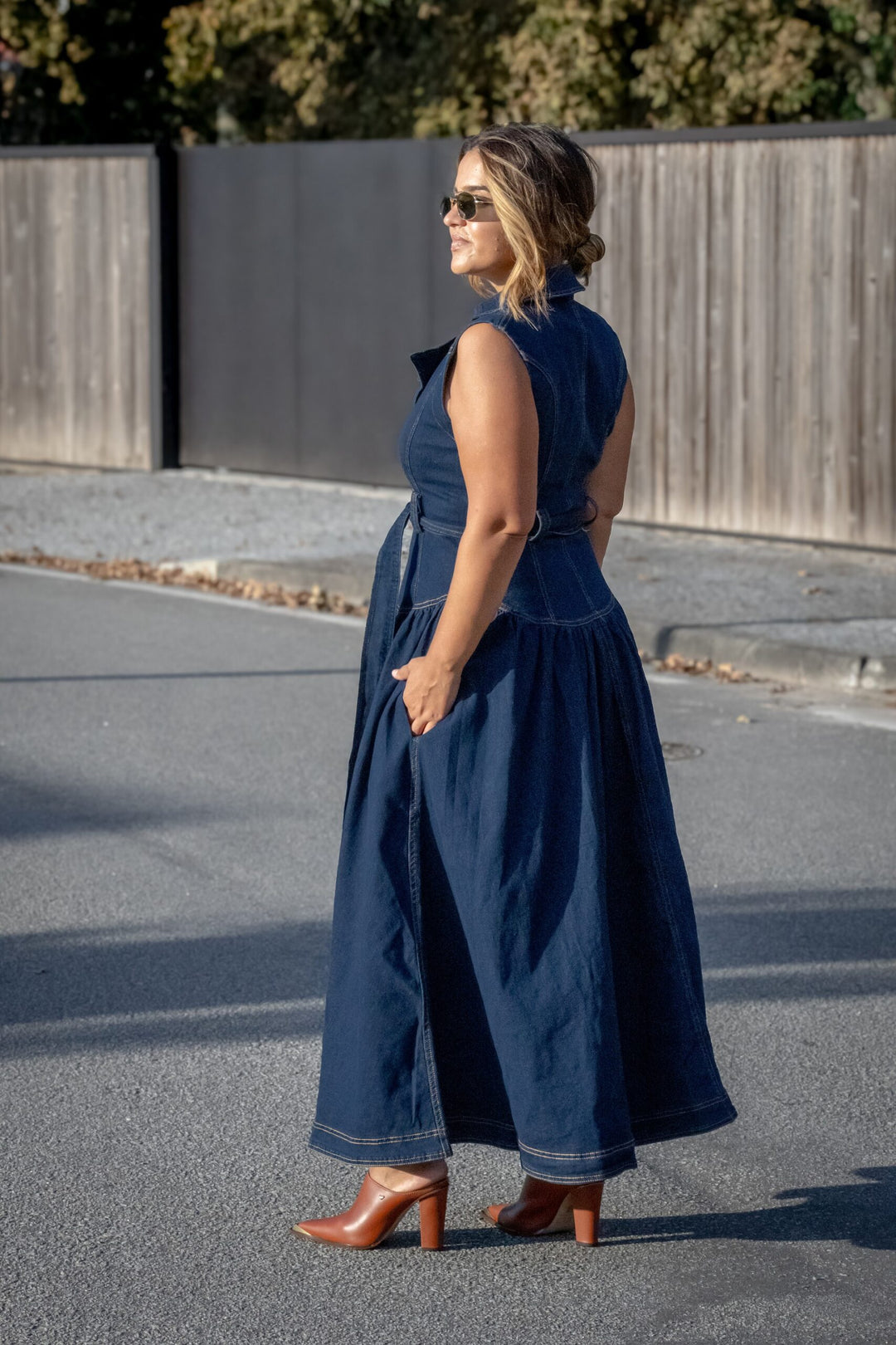 VESTIDO CAMISEIRO SEM MANGAS EM DENIM PONTO CHIC