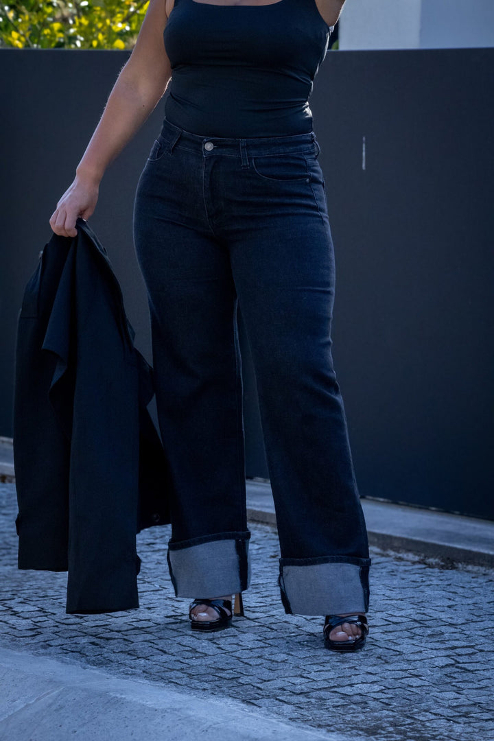 CALÇAS DE GANGA PRETA WIDE LEG PONTO CHIC
