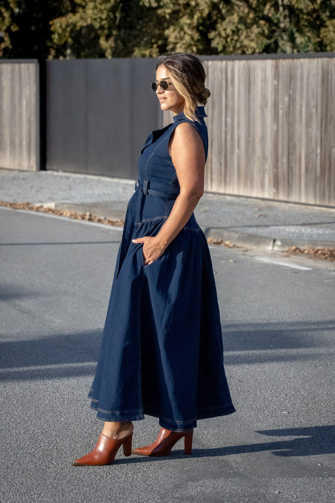VESTIDO CAMISEIRO SEM MANGAS EM DENIM PONTO CHIC