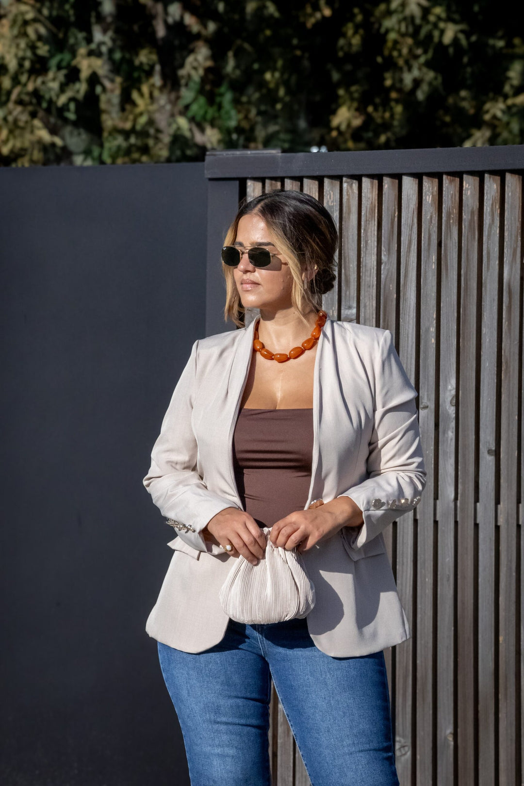 BLAZER BEGE COM BOTÕES DOURADOS PONTO CHIC