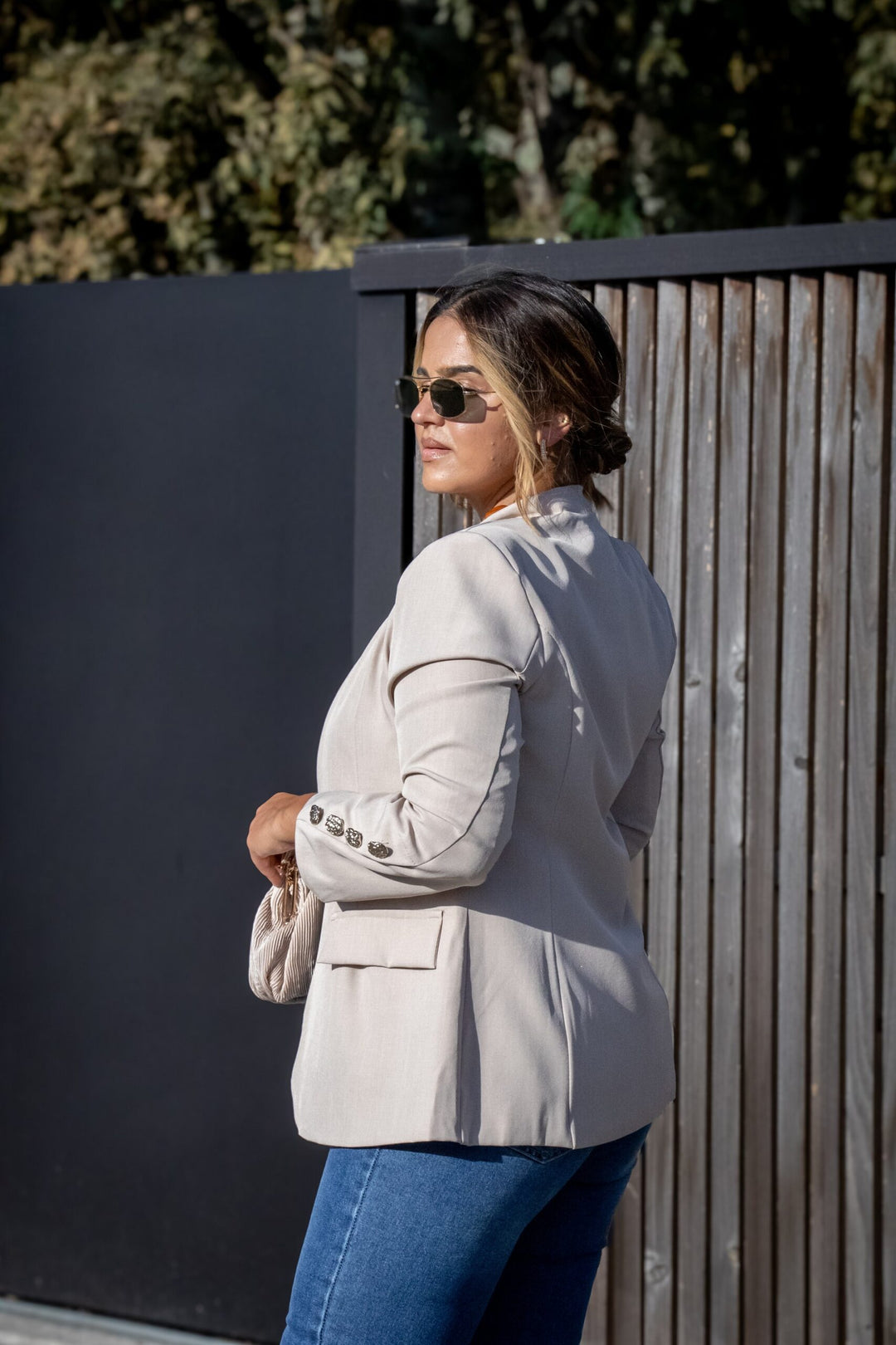 BLAZER BEGE COM BOTÕES DOURADOS PONTO CHIC