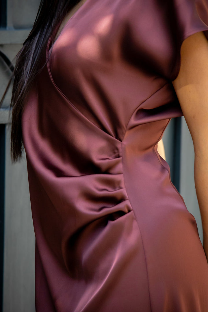 VESTIDO ACETINADO CASTANHO RINASCIMENTO