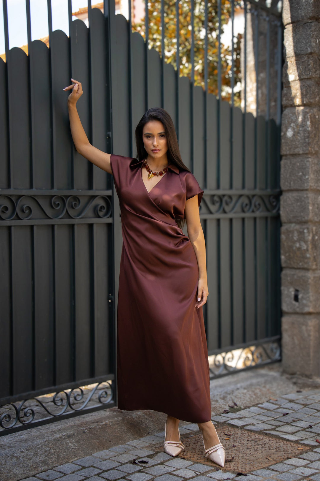 VESTIDO ACETINADO CASTANHO RINASCIMENTO