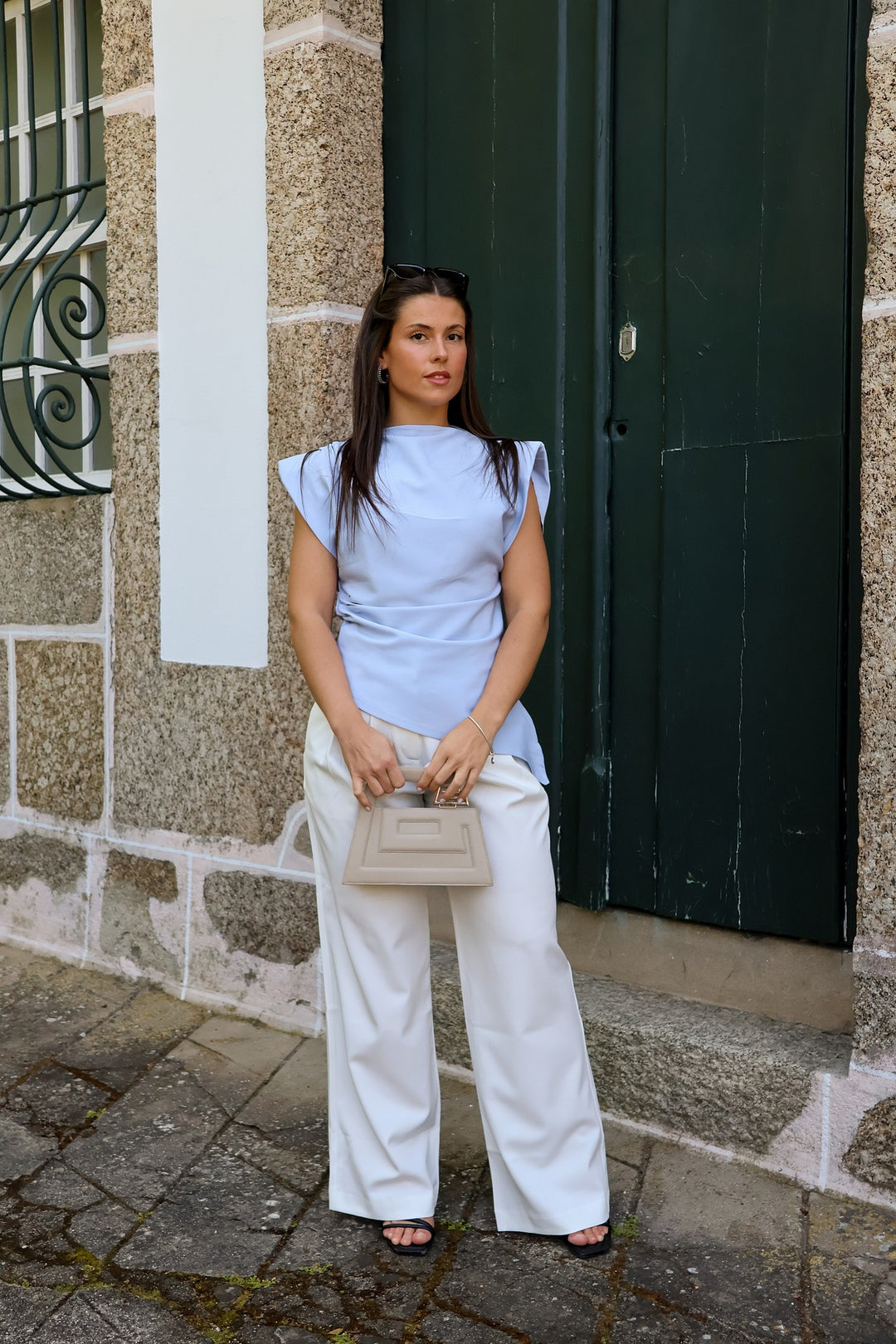 PANTALONA BRANCA COM PREGAS PONTO CHIC