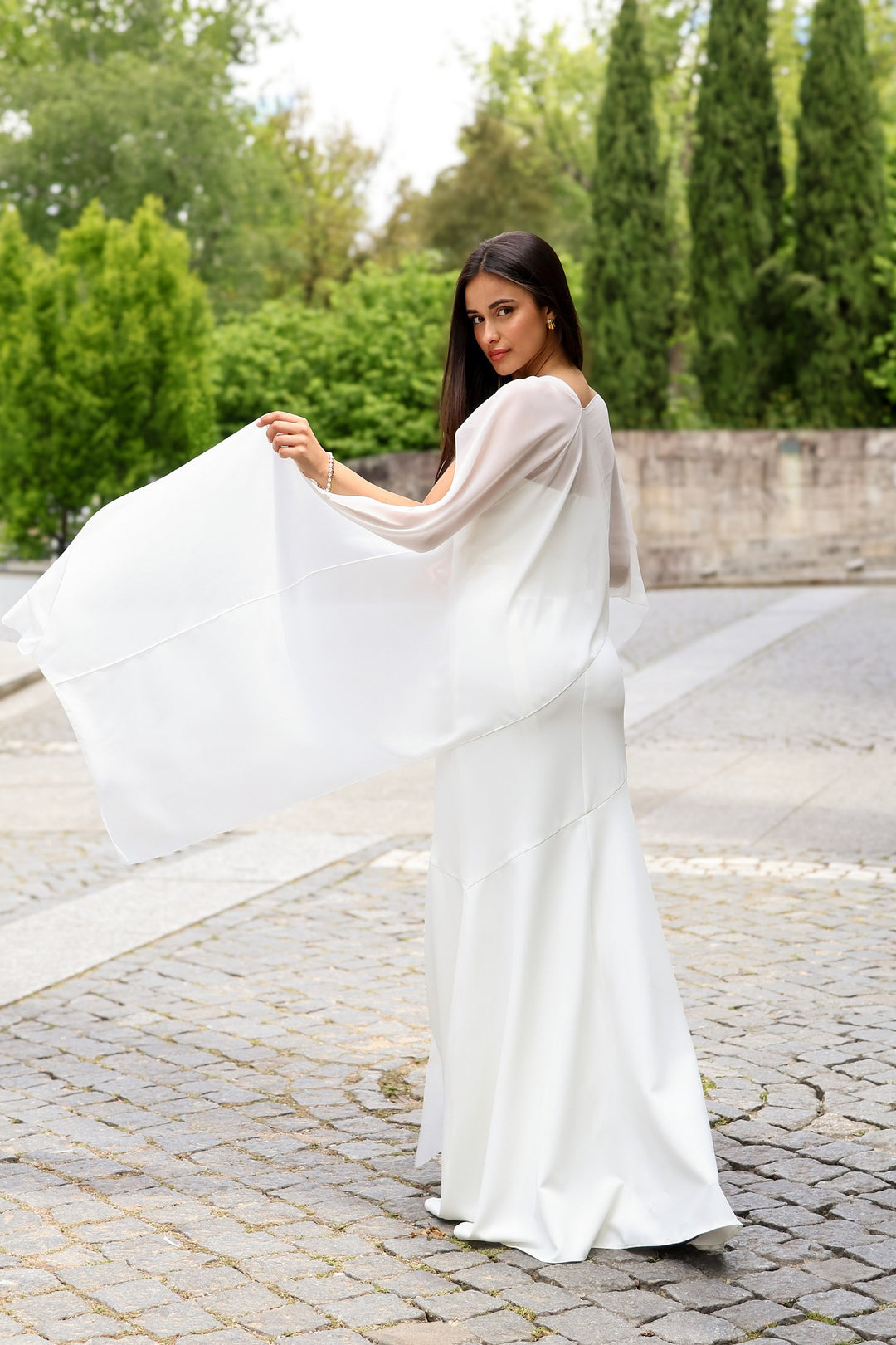 VESTIDO BRANCO COMPRIDO COM LENÇO PONTO CHIC