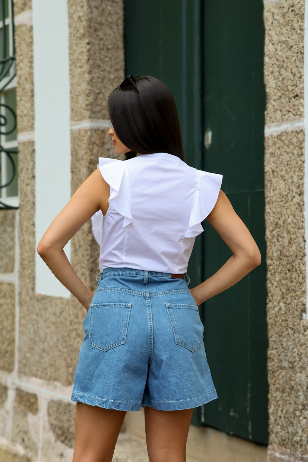 CAMISA BRANCA COM FOLHO NA FENTE RINASCIMENTO