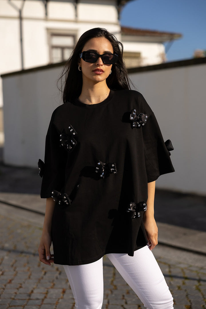 T-SHIRT PRETA COM LAÇOS PRETO PONTO CHIC