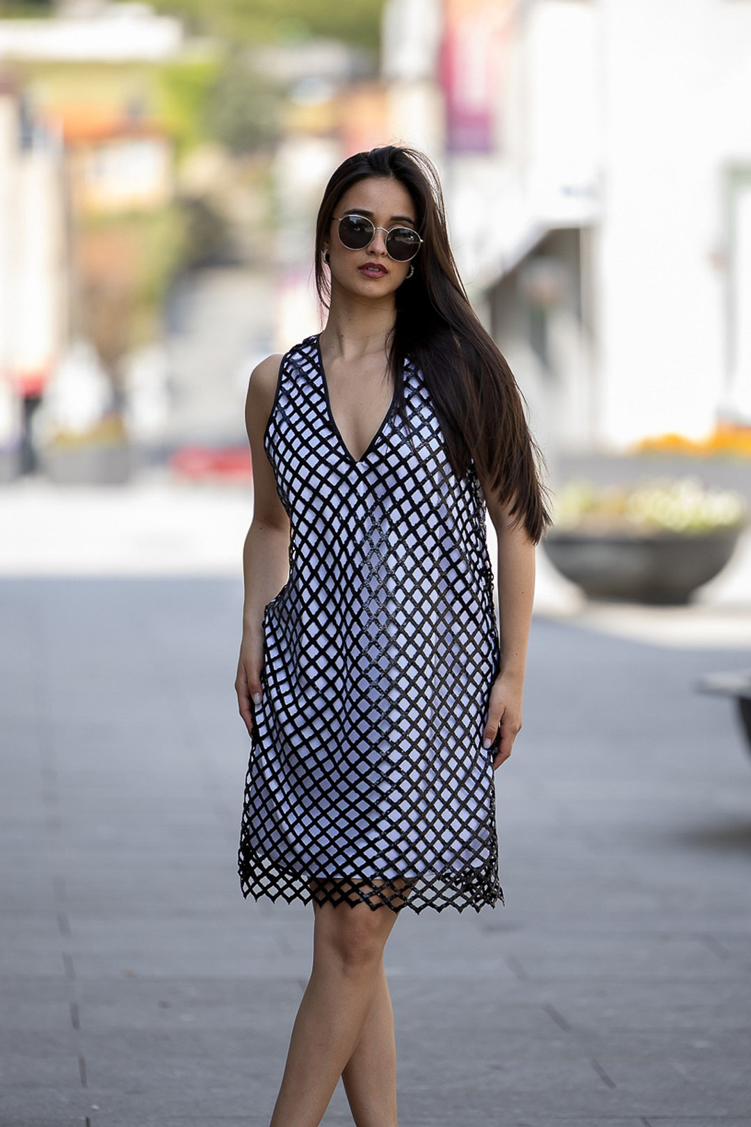 VESTIDO COM TECIDO REDE EM LANTEJOULAS JIJIL