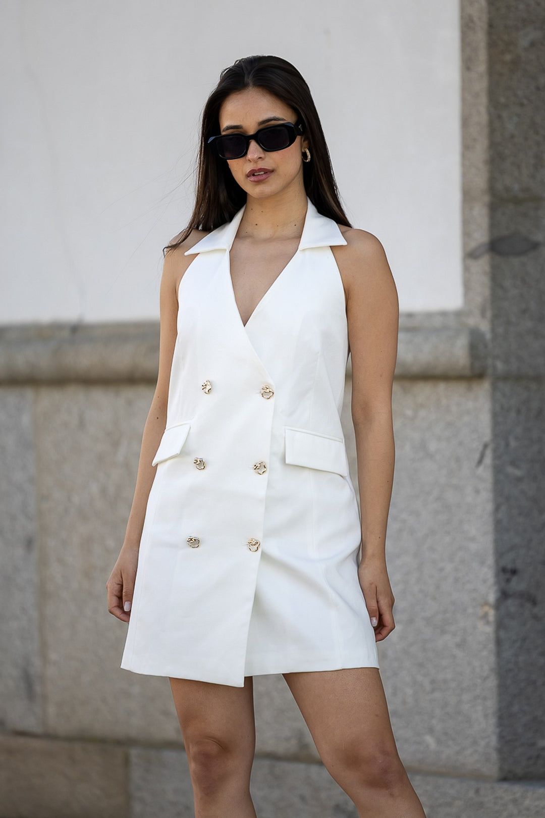 VESTIDO CURTO BRANCO COM BOTÕES NA FRENTE PONTO CHIC