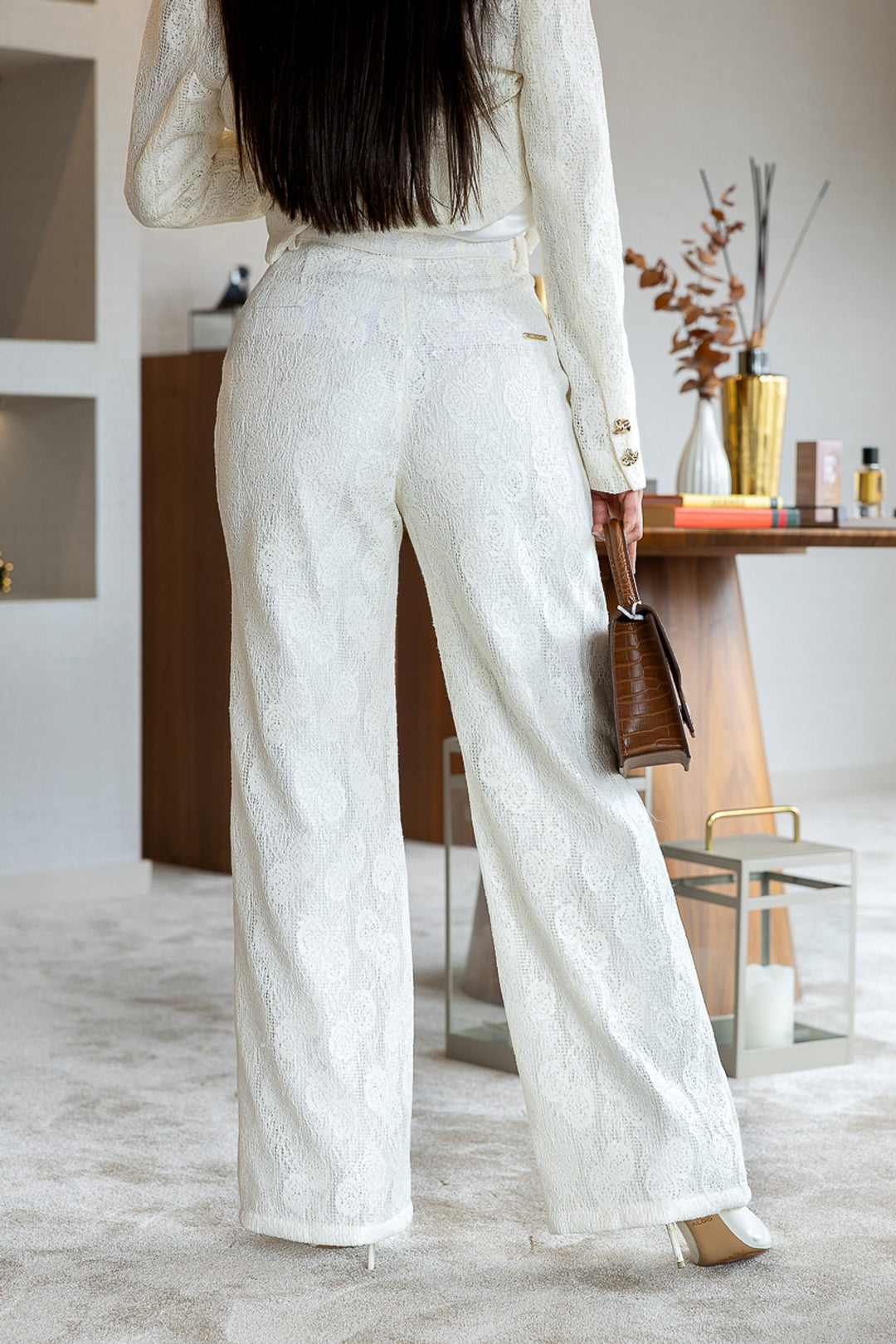 CALÇA DE RENDA BRANCA SAHOCO
