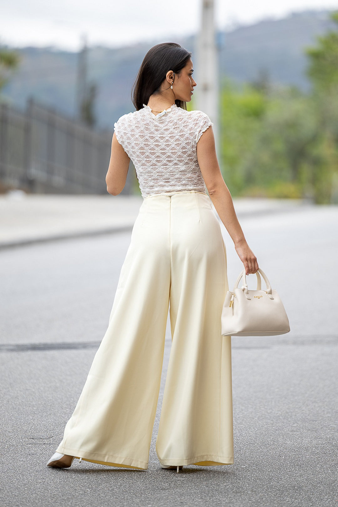 PANTALONA AMARELA COM MACHOS NA FRENTE PONTO CHIC