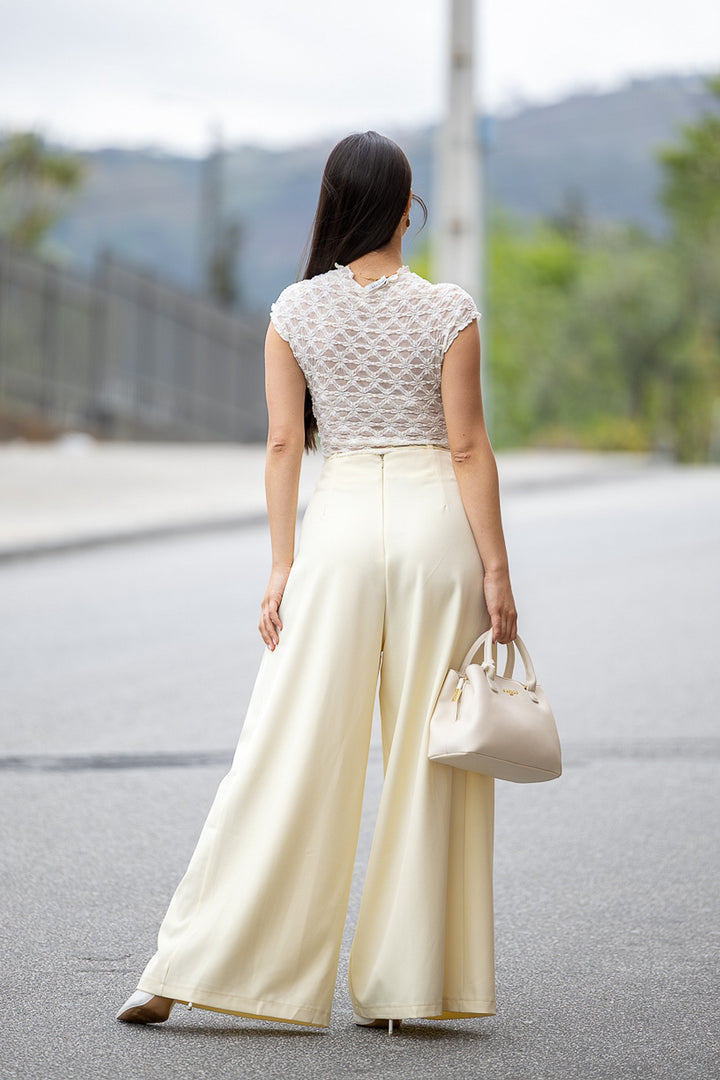 PANTALONA AMARELA COM MACHOS NA FRENTE PONTO CHIC