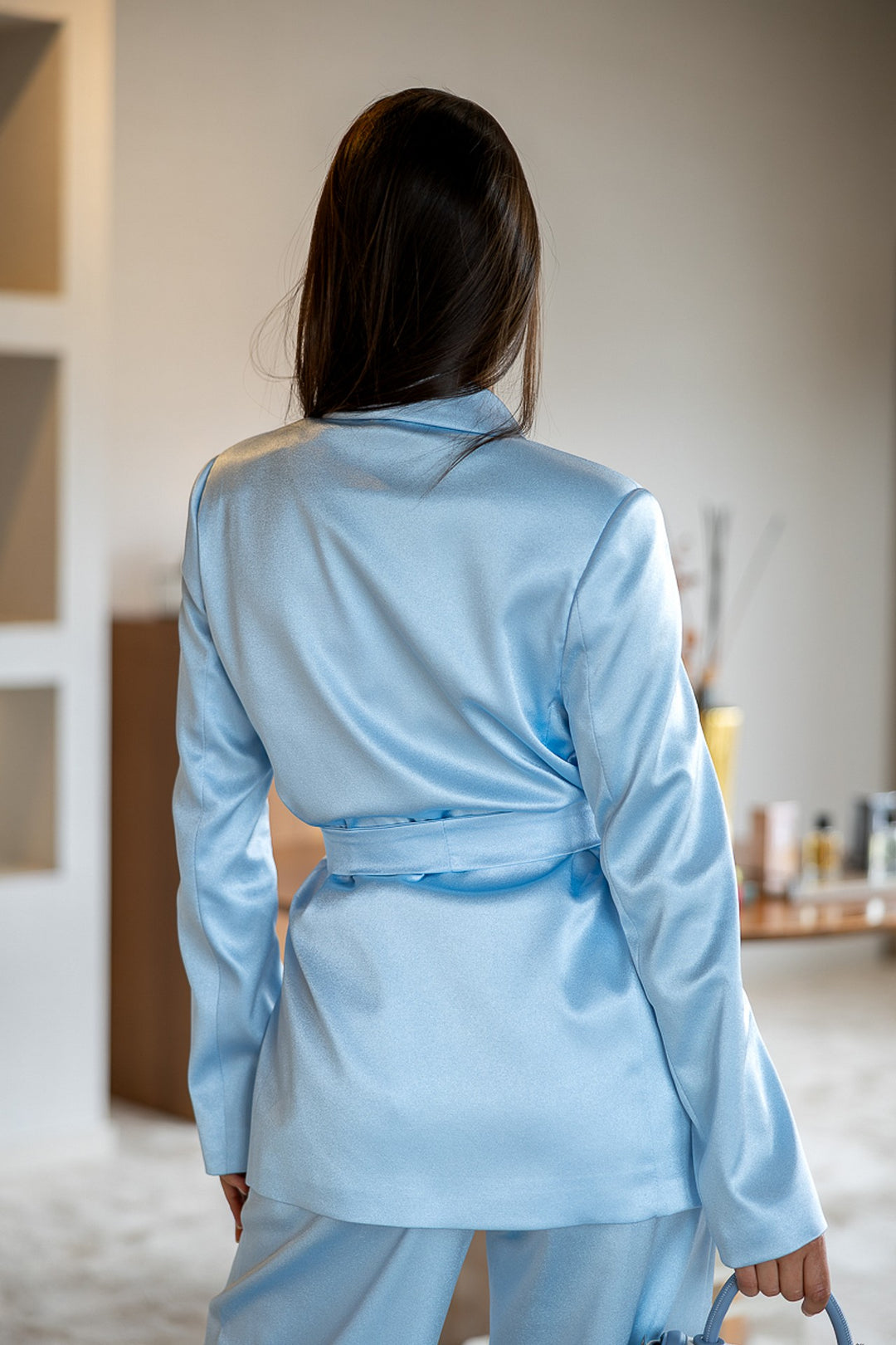 BLAZER AZUL ACETINADO COM CINTO RINASCIMENTO