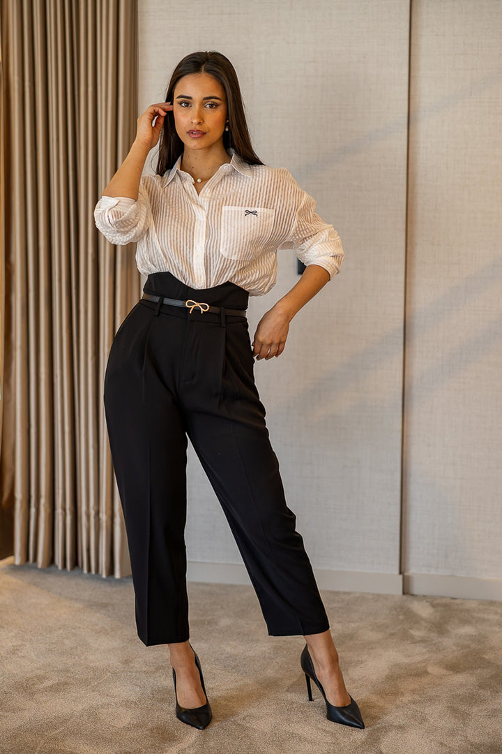 CALÇA PRETA CLÁSSICA COM CINTO PONTO CHIC