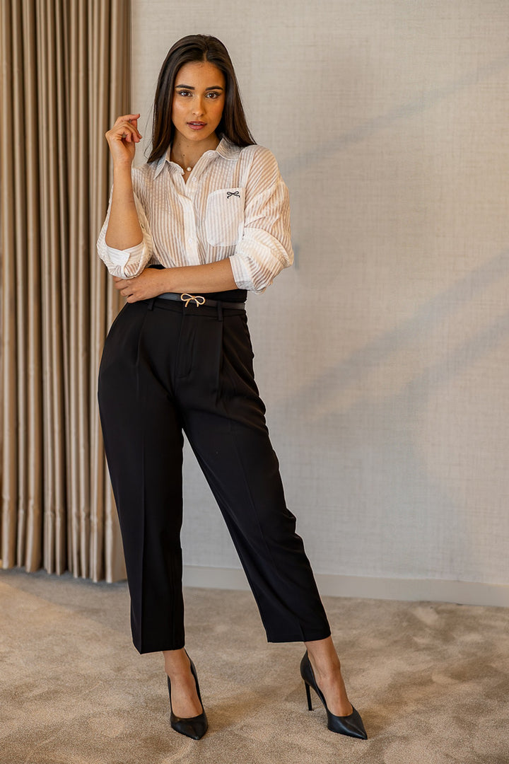 CALÇA PRETA CLÁSSICA COM CINTO PONTO CHIC