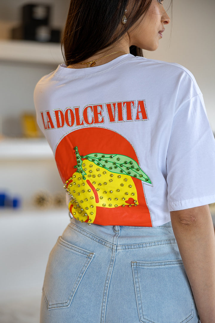 T-SHIRT BRANCA COM ESTAMPADO DOLCE VITA PONTO CHIC