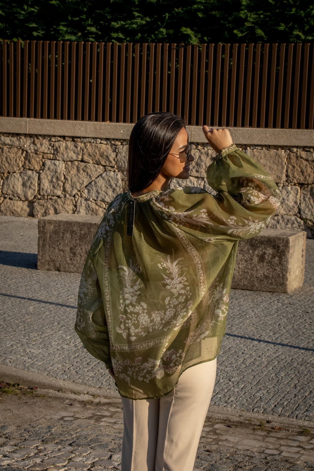 BLUSA VERDE COM ESTAMPA FLORAL PONTO CHIC