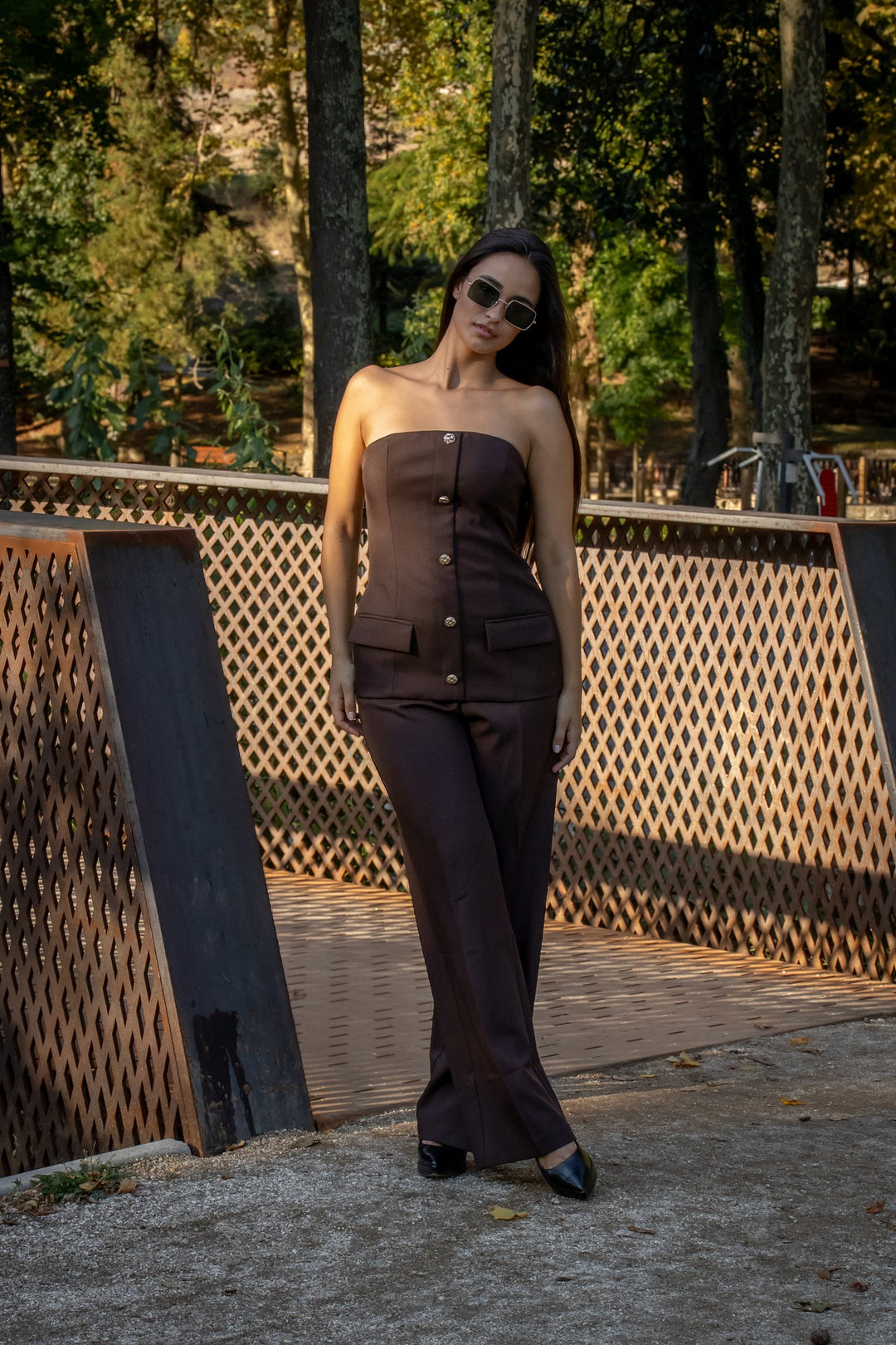 CONJUNTO CASTANHO CORPETE E CALÇA PONTO CHIC