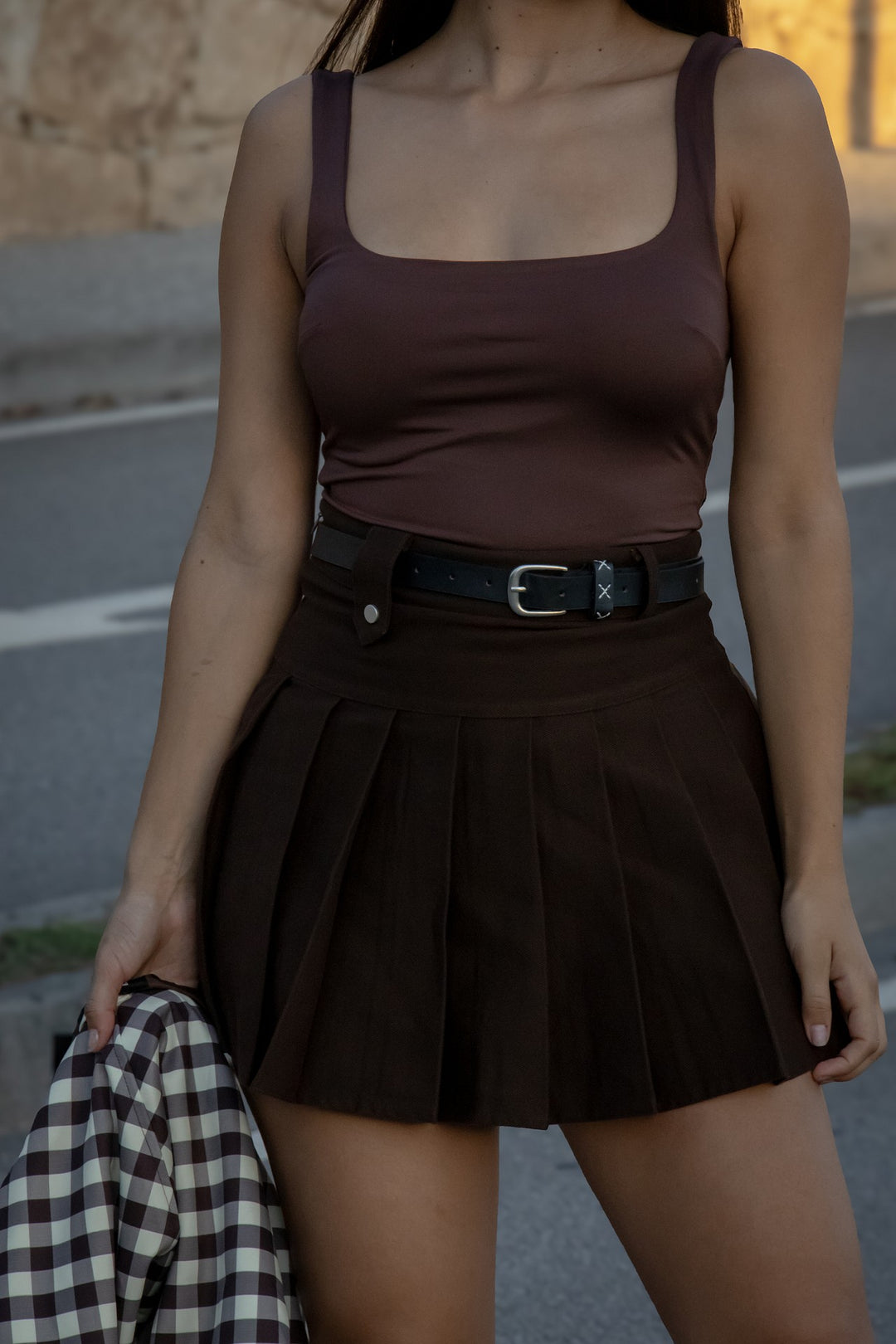 SAIA PRETA PLISSADA COM CINTO PONTO CHIC