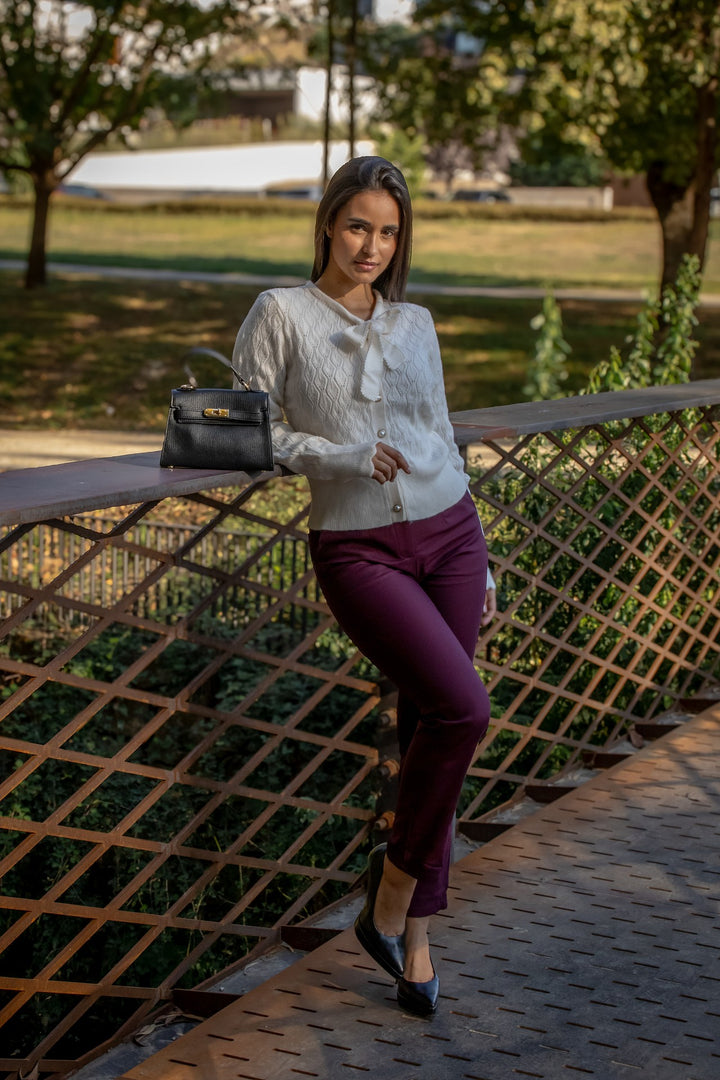 CALÇAS BORDÔ COM DETALHE DOURADO PONTO CHIC