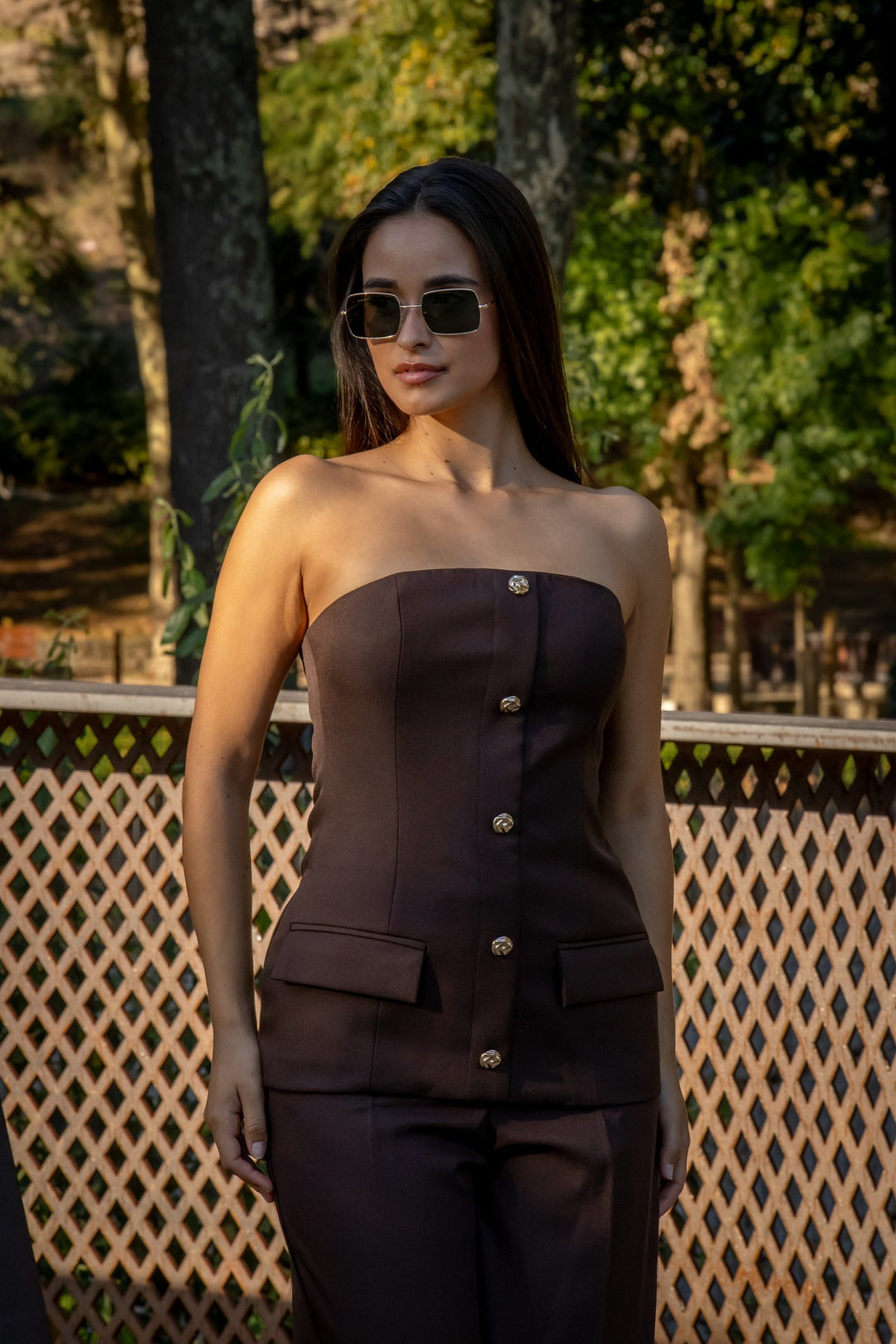 CONJUNTO CASTANHO CORPETE E CALÇA PONTO CHIC