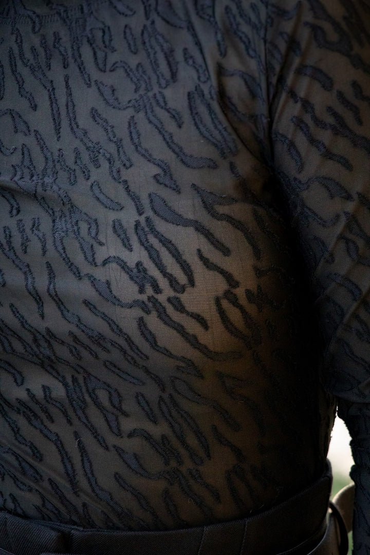 TOP PRETO TRANSPARENTE COM TEXTURA PONTO CHIC