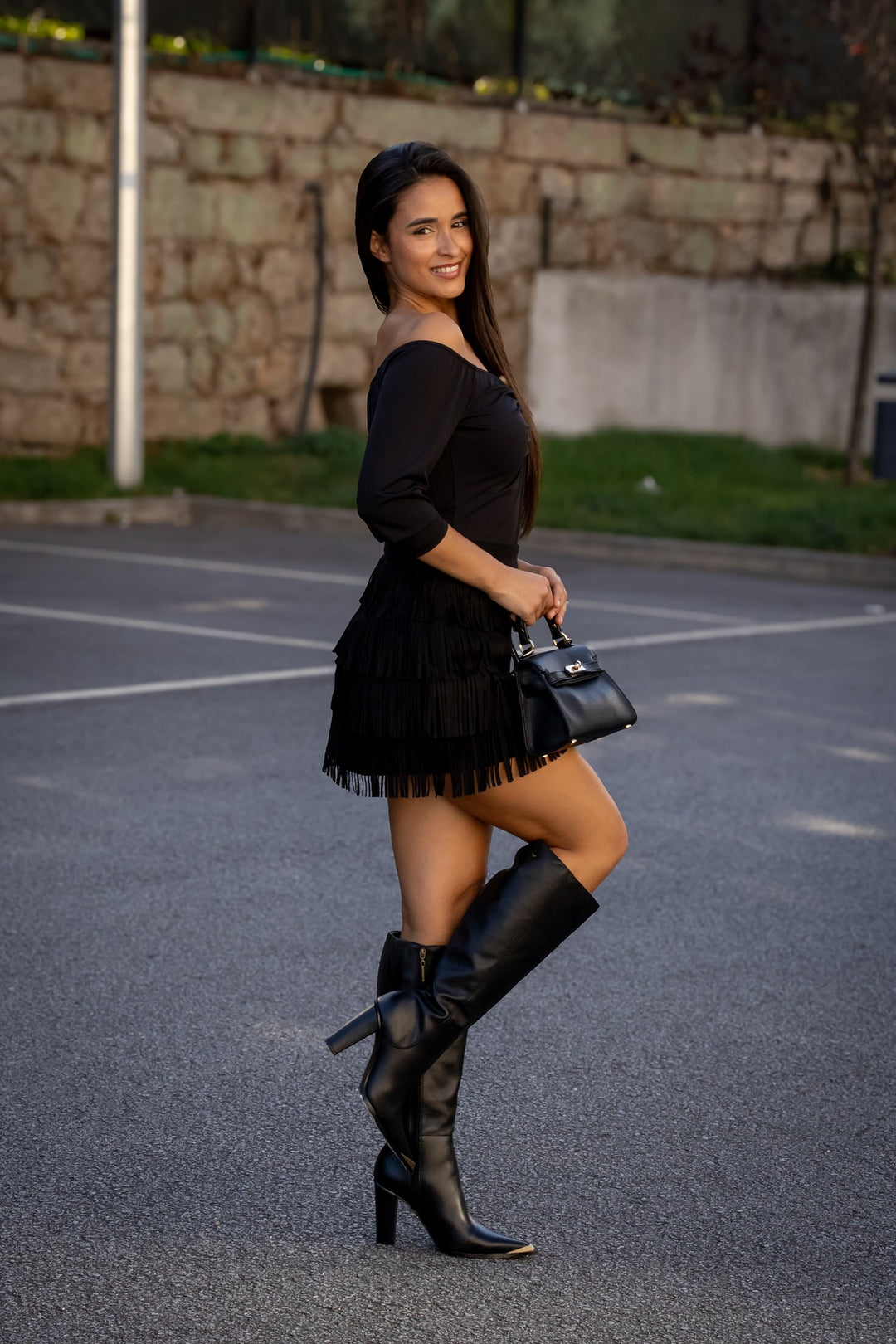 SAIA PRETA COM FRANJAS PONTO CHIC