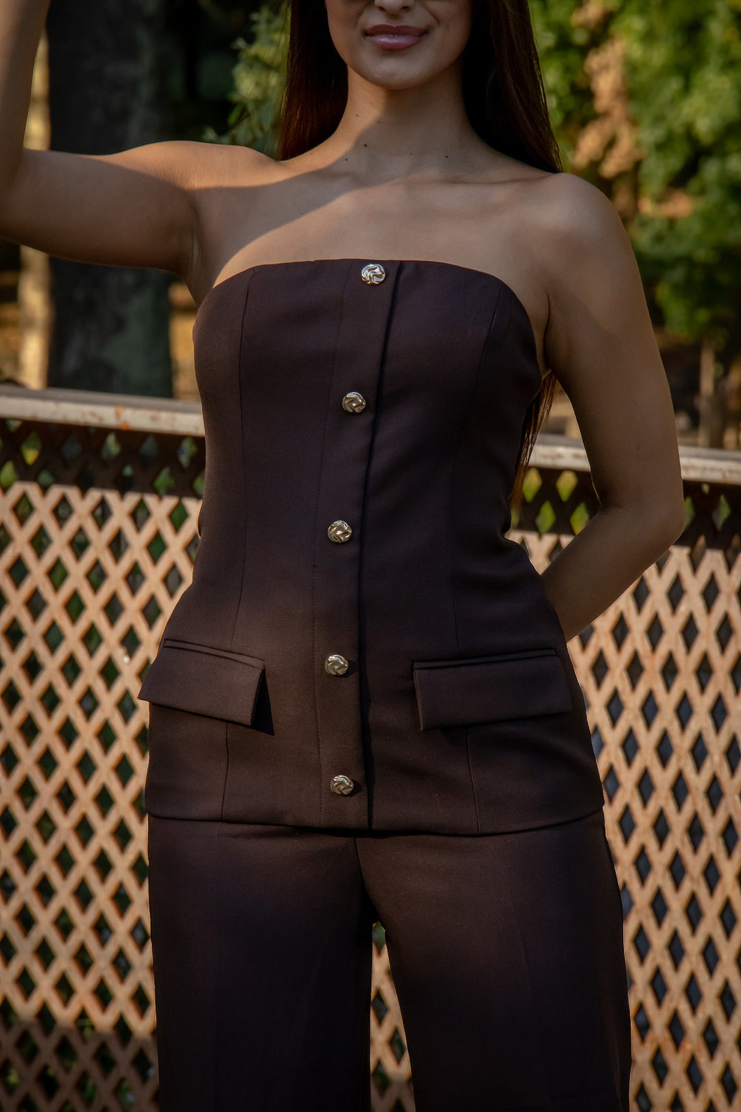 CONJUNTO CASTANHO CORPETE E CALÇA PONTO CHIC