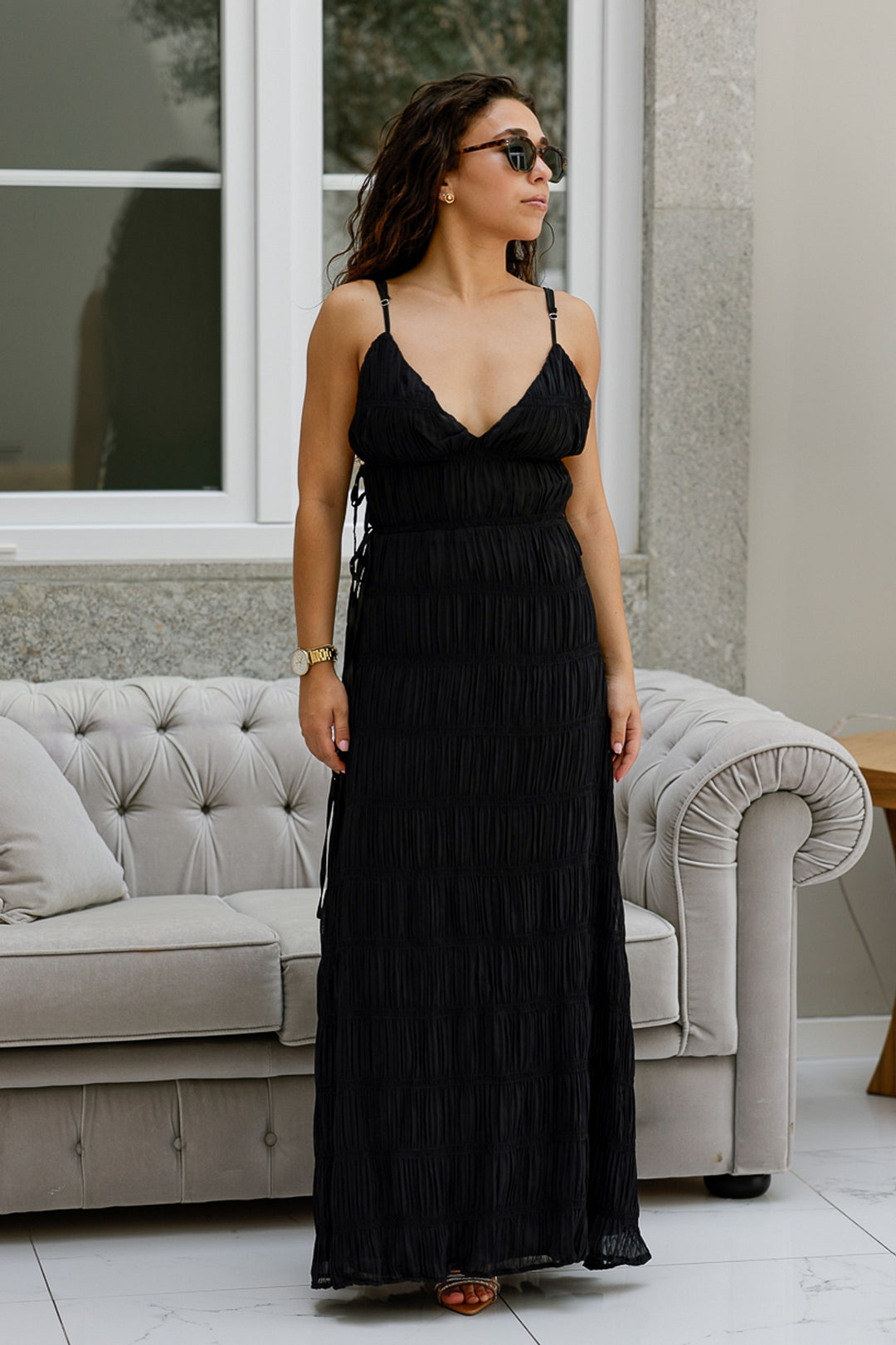 VESTIDO PRETO COMPRIDO TECIDO TRABALHADO PONTO CHIC